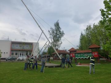 stavanie mája Dežerice stavanie mája Dežerice